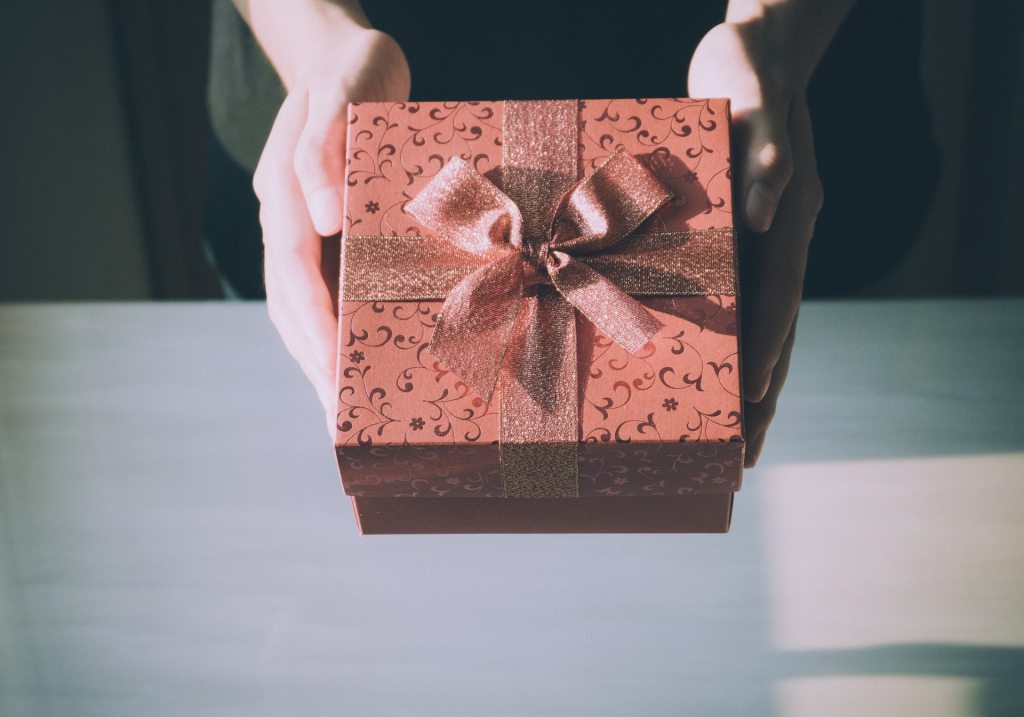 https://www.pexels.com/photo/adult-birthday-birthday-gift-box-360624/